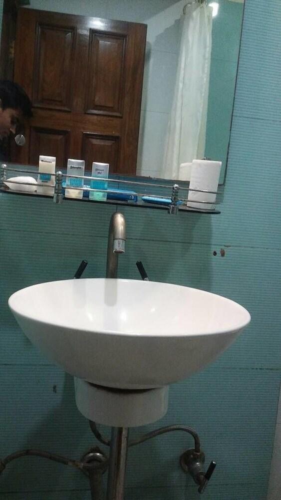 The Pearl Hotel Kolkata Bagian luar foto